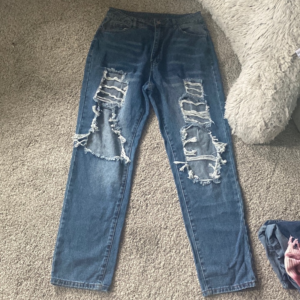 shein size large ripped baggy jeans.
